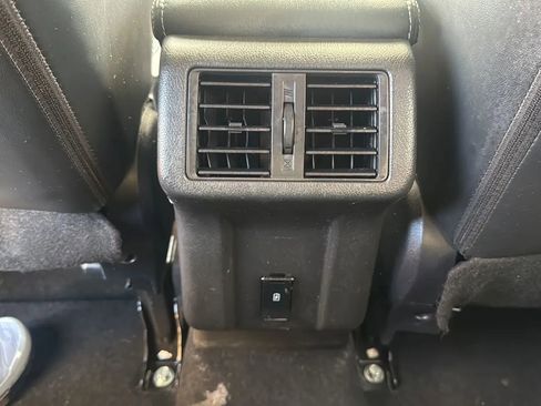 Used 2020 Mitsubishi Outlander AWD image 30