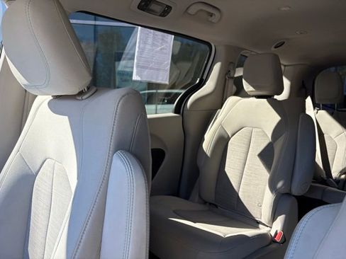 Used 2018 Chrysler Pacifica Touring Plus image 25