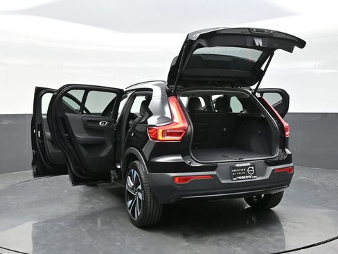 Used 2025 Volvo XC40 B5 Plus image 35