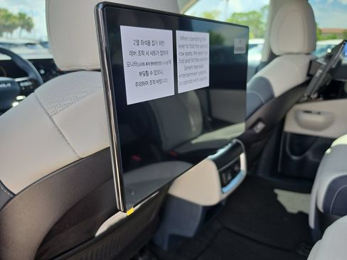 New 2027 Kia Carnival SX Prestige FWD image 17