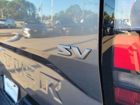 Used 2024 Nissan Frontier SV image 9