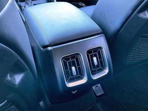 Used 2025 Kia Sorento S image 10