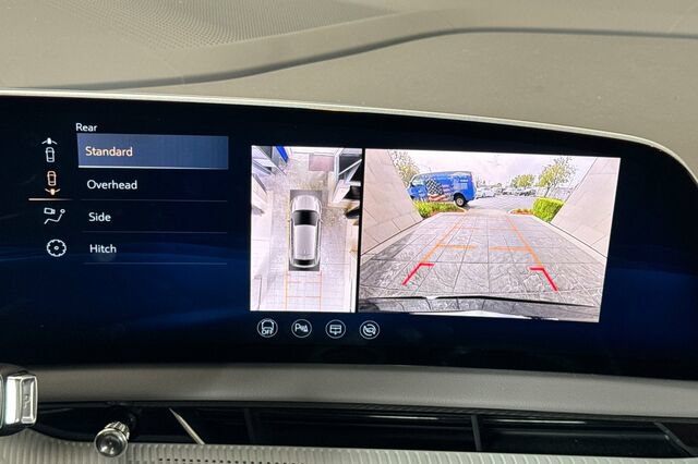 Certified 2025 Cadillac Optiq Sport 2 w/ LPO, ONYX Package AWD/4WD image 20