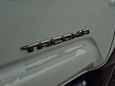Certified 2023 Toyota Tacoma TRD Off-Road w/ Technology Package AWD/4WD image 29