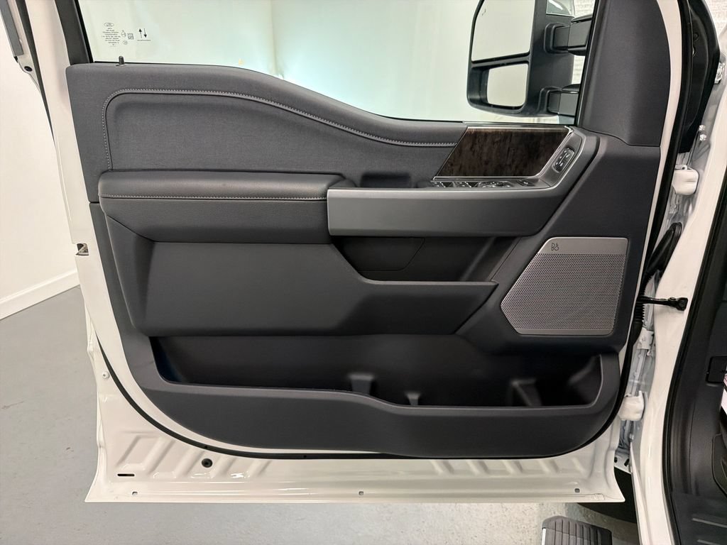 Used 2026 Ford F350 Lariat w/ Lariat Ultimate Package AWD/4WD image 13