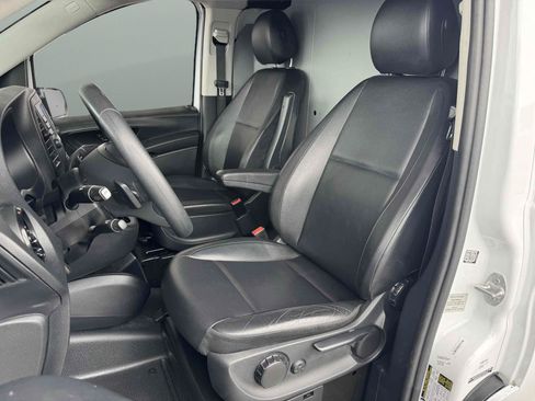 Used 2022 Mercedes-Benz Metris image 9