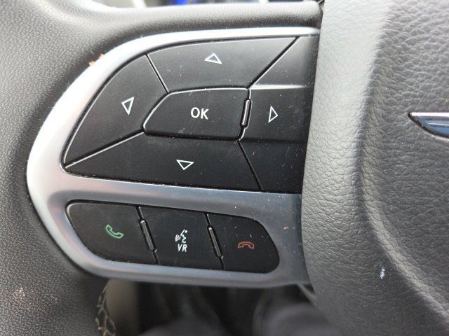Used 2023 Chrysler Pacifica Touring-L FWD image 42