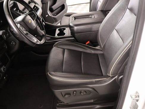 Used 2023 Chevrolet Suburban Premier image 11