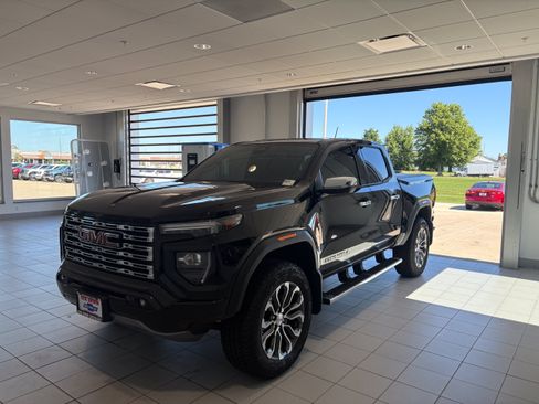 Used 2026 GMC Canyon Denali AWD/4WD image 5
