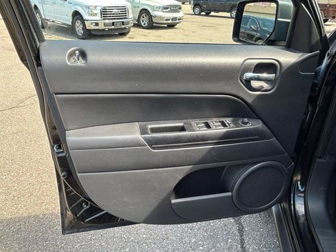 Used 2015 Jeep Patriot High Altitude FWD image 14