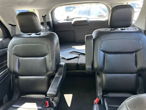 Certified 2022 Ford Explorer XLT w/ Equipment Group 202A image 16