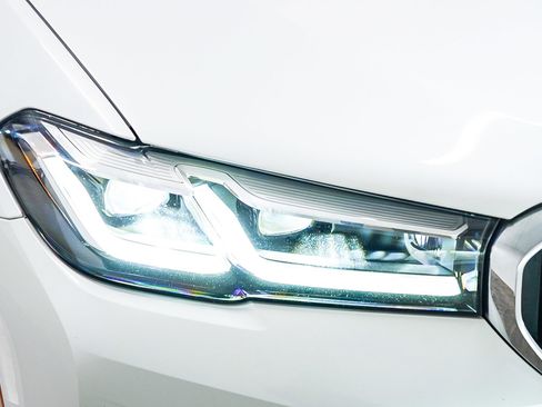 Certified 2022 BMW 530i w/ Premium Package image 8