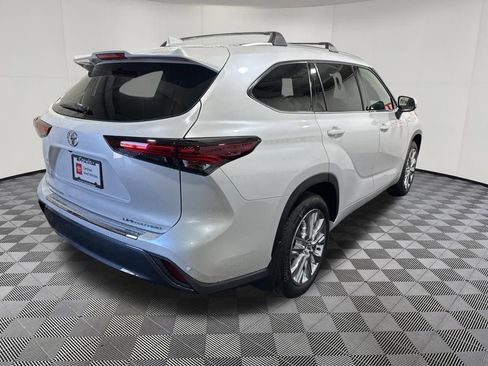Used 2026 Toyota Highlander Limited AWD/4WD image 7
