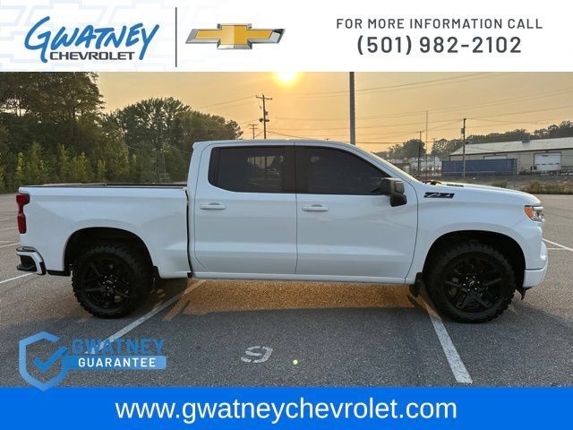 Used 2024 Chevrolet Silverado 1500 RST w/ Z71 Off-Road Package AWD/4WD image 4