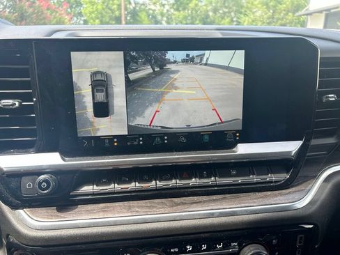 Used 2023 Chevrolet Silverado 1500 LTZ AWD/4WD image 9