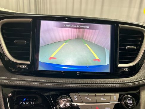 New 2026 Chrysler Pacifica Select w/ S Appearance Package image 16