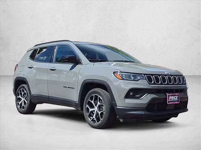 Used 2024 Jeep Compass Latitude AWD/4WD image 3