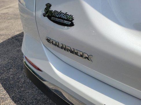 Used 2018 Chevrolet Equinox Premier image 7