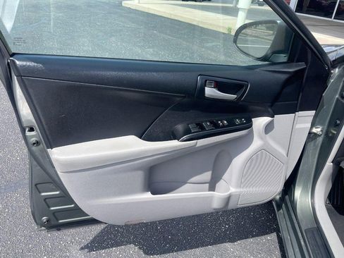 Used 2014 Toyota Camry LE FWD image 12