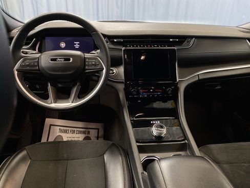 Used 2023 Jeep Grand Cherokee L Laredo image 27