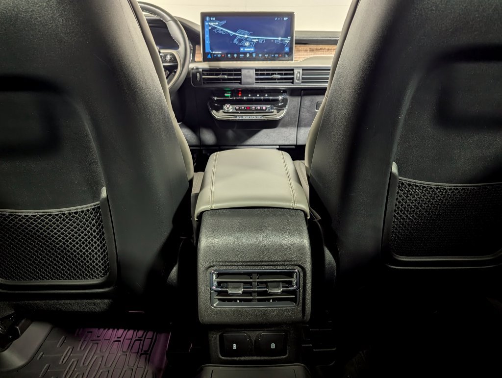 Used 2025 Lincoln Corsair Reserve AWD/4WD image 14