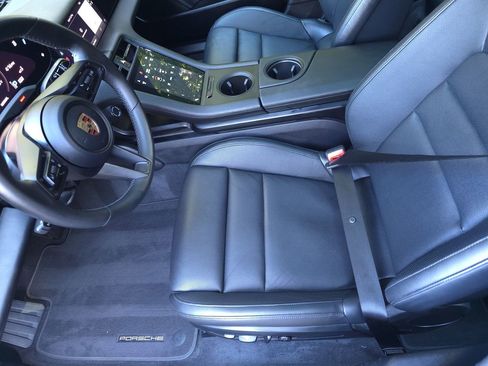 Used 2023 Porsche Taycan image 12