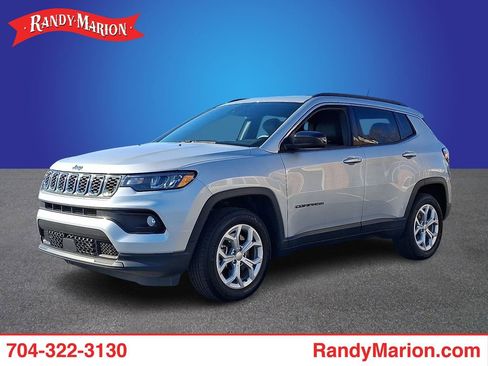 Used 2024 Jeep Compass Latitude image 1