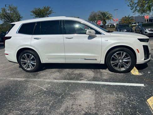 Used 2021 Cadillac XT6 Premium Luxury image 2