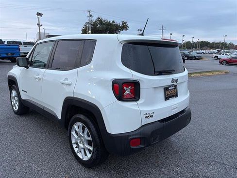 Used 2023 Jeep Renegade Latitude AWD/4WD image 5
