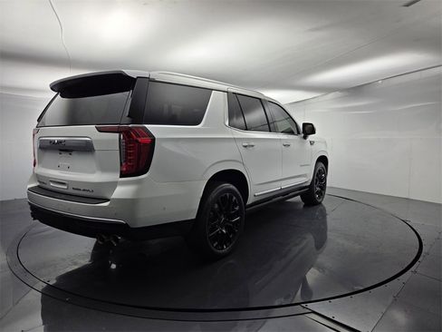 Used 2023 GMC Yukon Denali w/ Advanced Technology Package image 13
