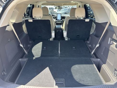 Used 2022 Ford Explorer Platinum w/ Equipment Group 601A image 22