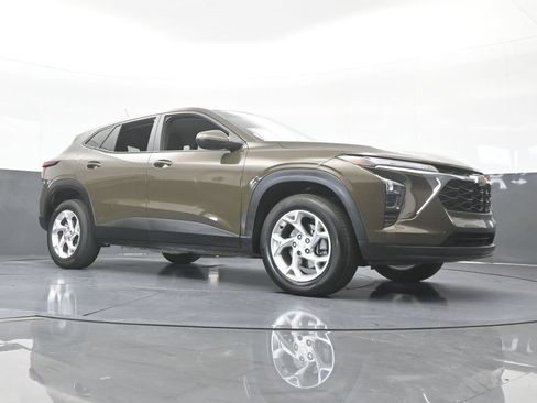 Used 2024 Chevrolet Trax LS w/ LS Convenience Package FWD image 56