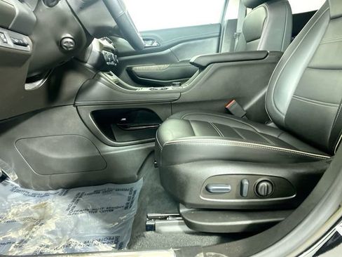 Used 2023 GMC Acadia Denali image 19