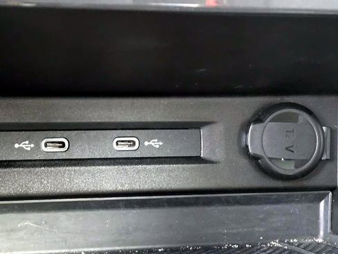 Used 2022 Volkswagen Tiguan SE image 20