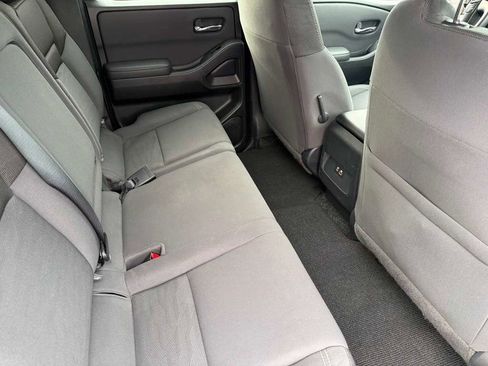 Used 2024 Nissan Frontier SV image 14