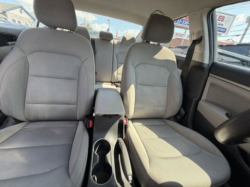 Used 2018 Hyundai Elantra SEL FWD image 18