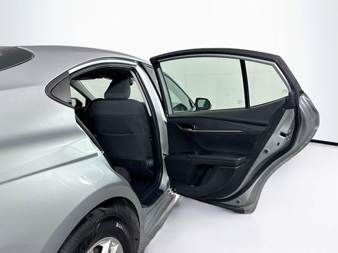 Used 2025 Toyota Camry LE image 28