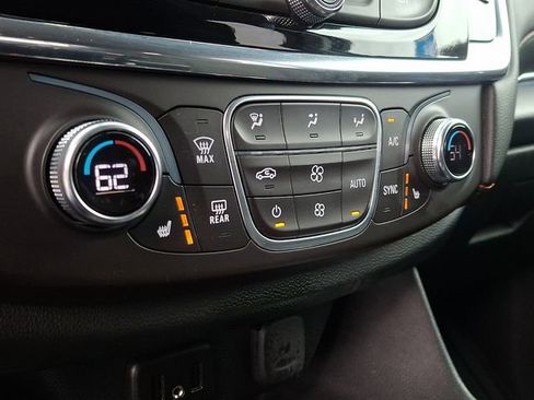 Used 2018 Chevrolet Traverse LT FWD image 15
