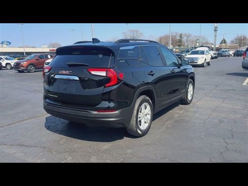 Used 2023 GMC Terrain SLE w/ Driver Convenience Package image 8
