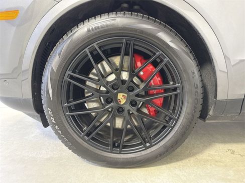 New 2026 Porsche Cayenne S image 13