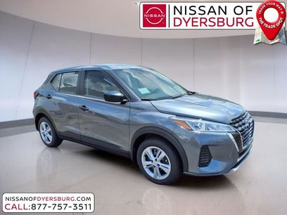 New 2025 Nissan Kicks Play S