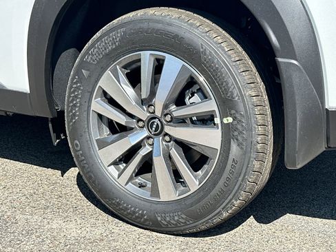 New 2026 Nissan Pathfinder SL image 5