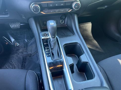 Used 2025 Nissan Sentra SV FWD image 39