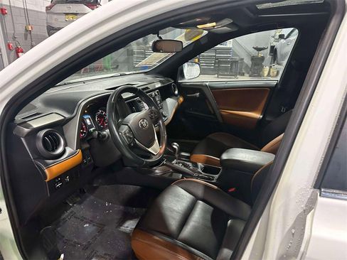 Used 2016 Toyota RAV4 SE image 14