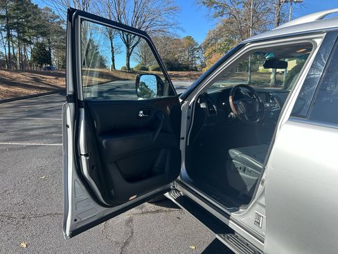 Used 2017 INFINITI QX80 4WD w/ Driver Assistance Package image 11