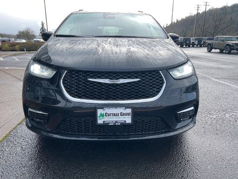 Used 2022 Chrysler Pacifica Touring-L image 5