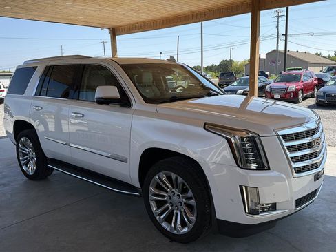 Used 2018 Cadillac Escalade Luxury w/ LPO, Radiant Package RWD image 8