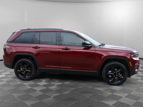 Used 2023 Jeep Grand Cherokee Limited w/ Luxury Tech Group II image 7