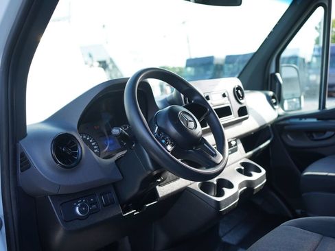 Used 2023 Mercedes-Benz Sprinter 2500 image 16