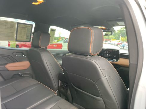 Used 2025 GMC Canyon AT4 w/ Nightfall Edition AWD/4WD image 23
